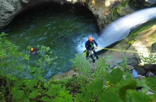 Week-end Canyoning & Via Ferrata Jura - Photo 9
