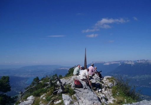 Escapade sur les Sommets du Lac d'Annecy en Liberté - Photo 1