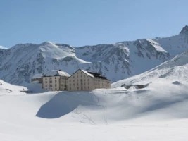 Cols et hospices mythiques des Alpes - Photo 2