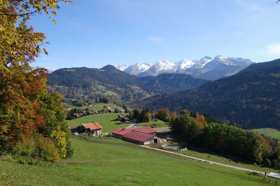 Randonnées dans les Aravis et les Bornes : une traversée magique !